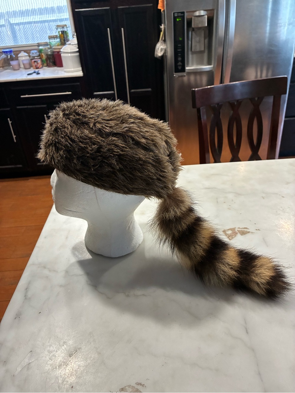 Pawnee Bill's Hat Co faux Racoon tail hat size Large